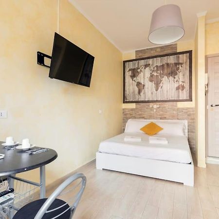 רומא Private Suite In A Guest House With Private Bathroom N3 מראה חיצוני תמונה