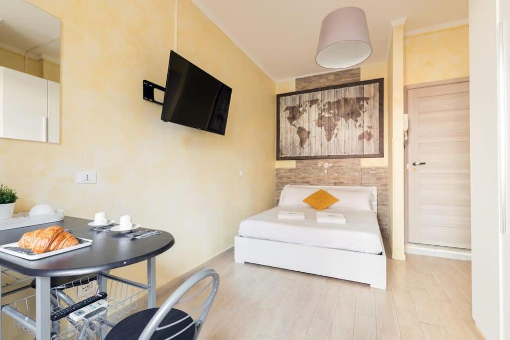 רומא Private Suite In A Guest House With Private Bathroom N3 מראה חיצוני תמונה