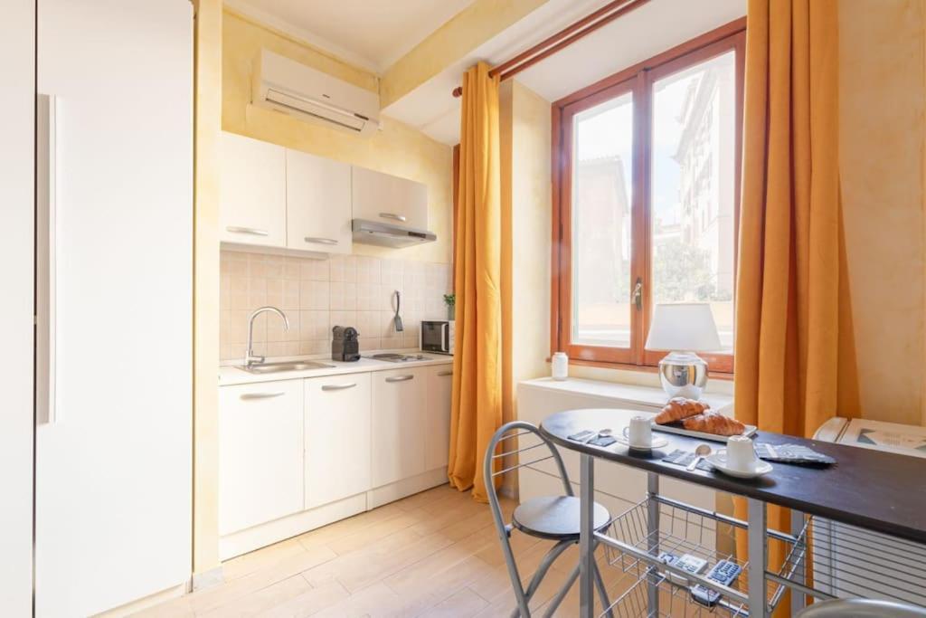 רומא Private Suite In A Guest House With Private Bathroom N3 מראה חיצוני תמונה